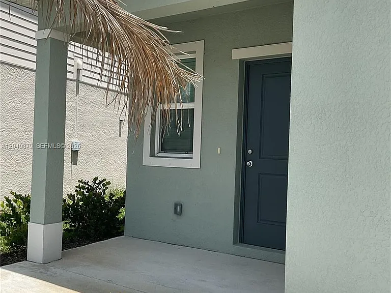19619 Fairhill Ct — Photo 2