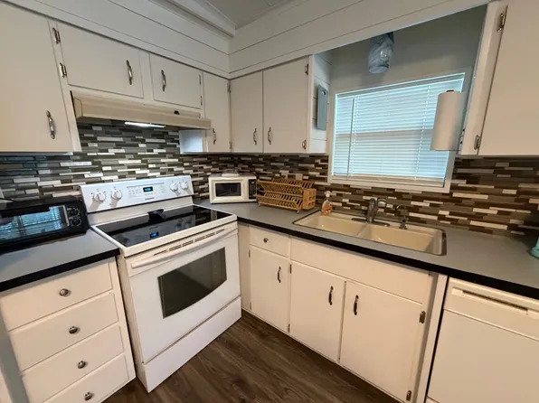 920 Strongbox Ln, North Fort Myers, FL 33917
