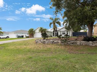 427 SW Cahoon Ct, Port Saint Lucie, FL 34953