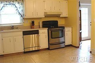 3rd image of 609 Challinor Dr