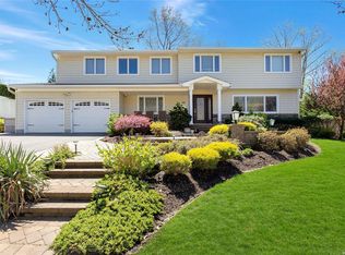22 Willow Rd, Old Bethpage, NY 11804