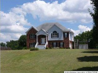 14245 Harrison Dr, Byhalia, MS 38611