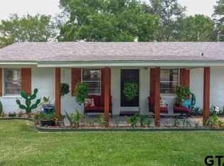 2328 Royal Dr E, Chandler, TX 75758