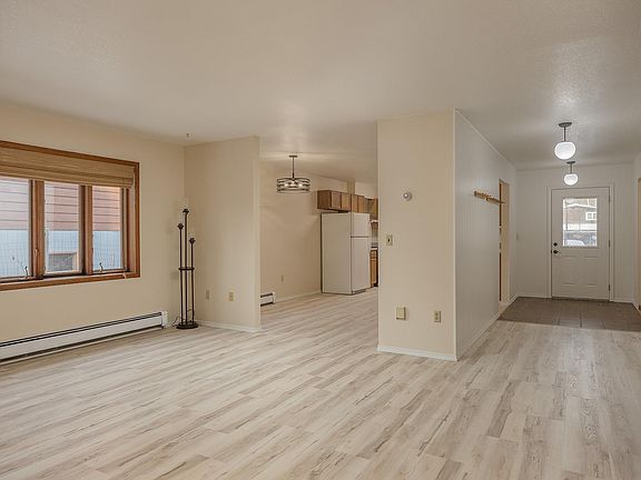 2nd image of 3195 Amber Ave