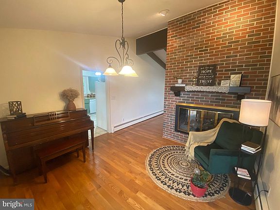 5th image of 117 W Adams St