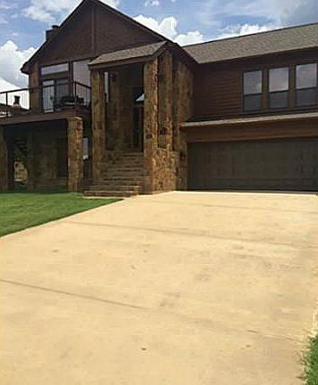 2nd image of 520 Bay Hill Dr