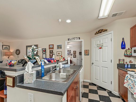 3rd image of 237 Yellowstone Dr APT 6