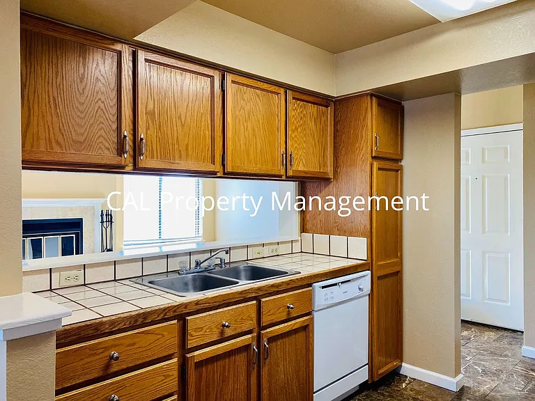 2440 N Main St #F — Photo 7