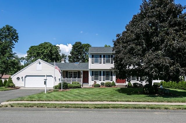 2nd image of 35 Rising St
