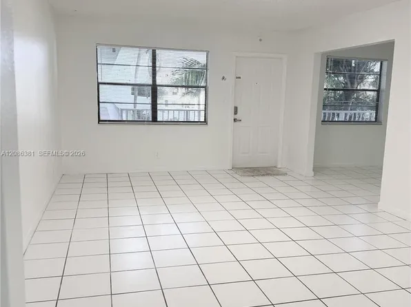 500 NE 2nd St APT 223, Dania, FL 33004