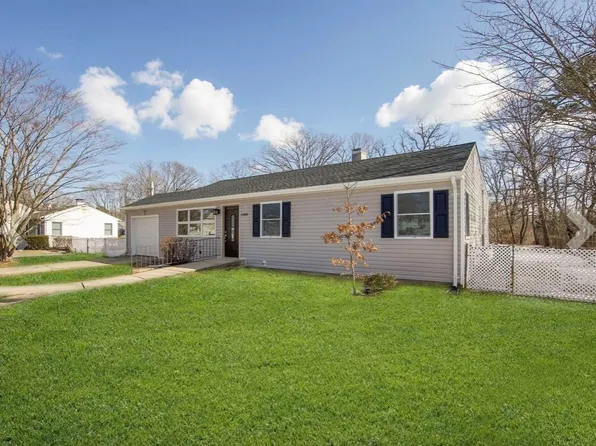 1080 Nugent Ave, Bay Shore, NY 11706