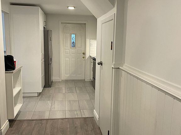 5th image of 1023 Robarts Rd