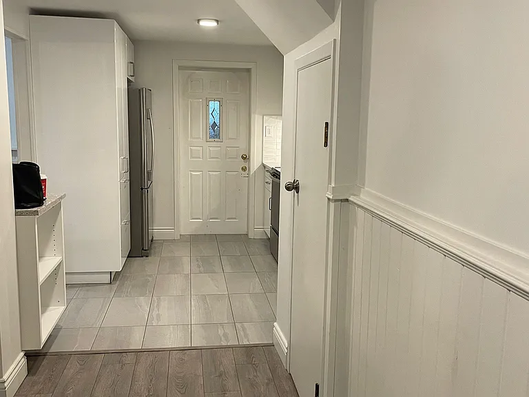 1023 Robarts Rd — Photo 5