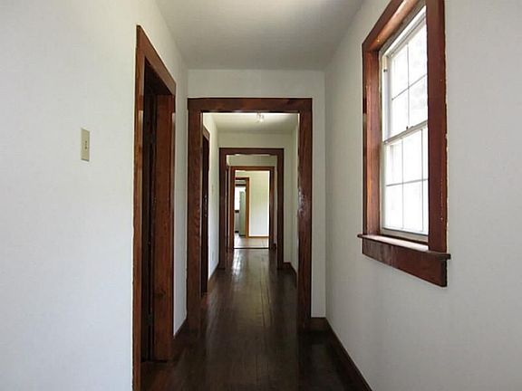 4th image of 919 Arabella St