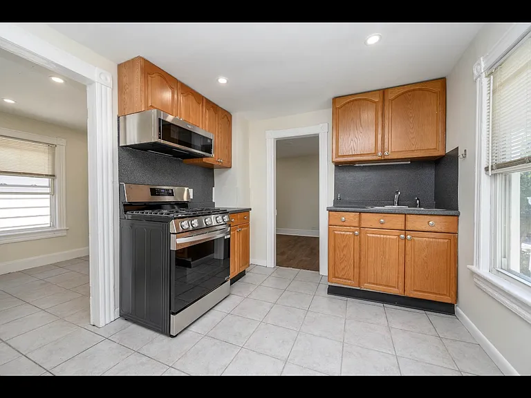 230 John St #2 — Photo 28