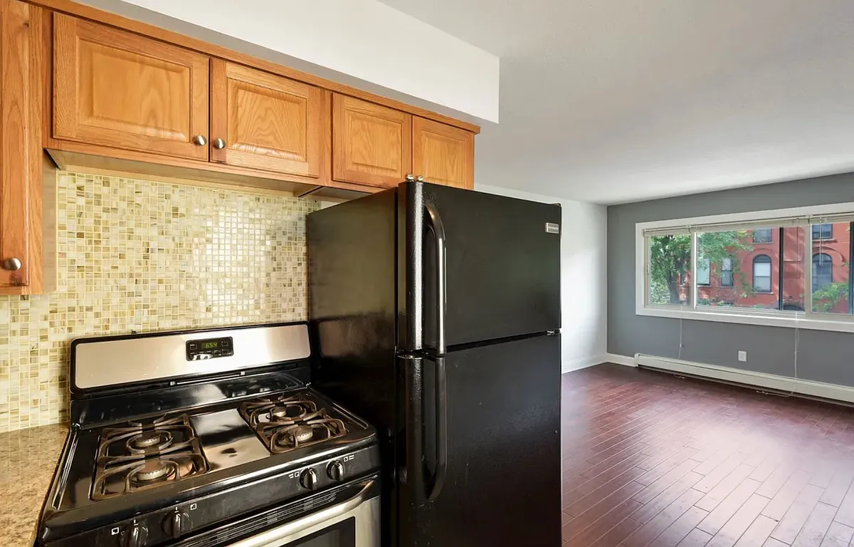 Building Photo - 729 E 16th St #1