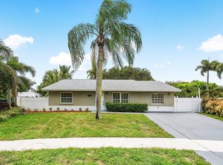 6902 Athena Dr, Lake Worth, FL 33463