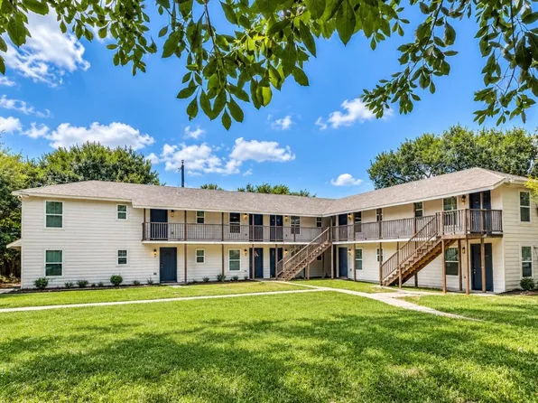 201 Lowery Dr #2, Pt Lavaca, TX 77979