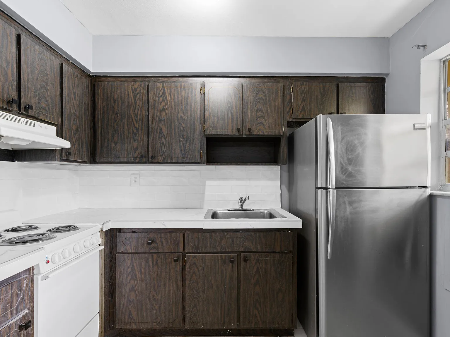 1 bed, 1.0 bath, 3083 sqft, $1,800 — Photo 2