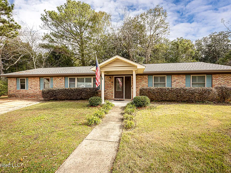 1107 Le Badine Ct — Photo 1
