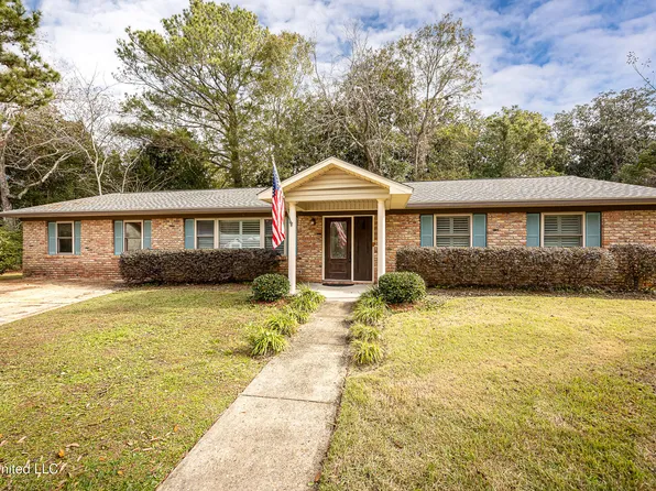 1107 Le Badine Ct, Ocean Springs, MS 39564