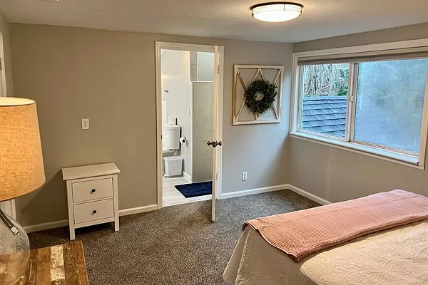 Upstairs primary bedroom