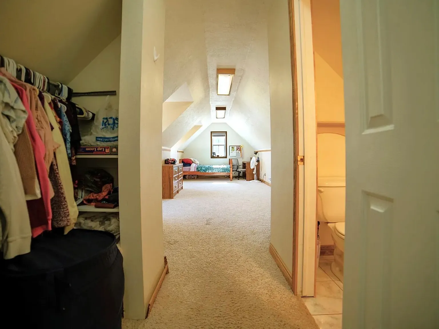 5 bed, 4673 sqft, $4,000 — Photo 4
