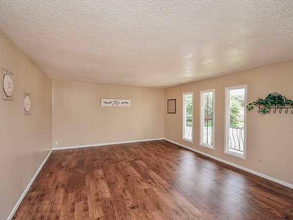 2nd image of 602 Sherwood Dr APT C