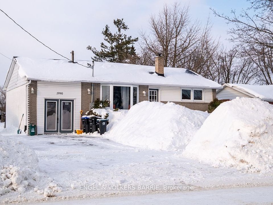 1st image of 1990 Victoria St