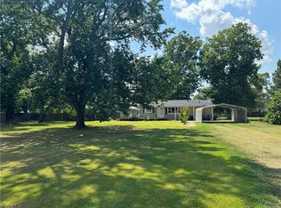 315 Pine Ave, Gentry, AR 72734