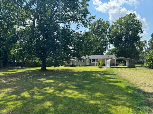 315 Pine Ave, Gentry, AR 72734