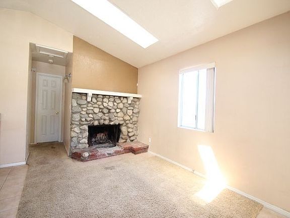 4th image of 871 Pine Ln