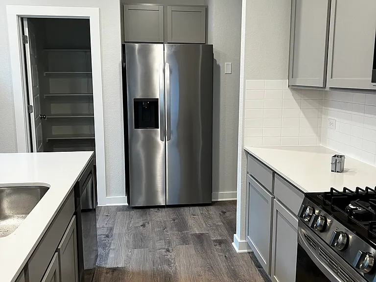 Justify Ln — Photo 2