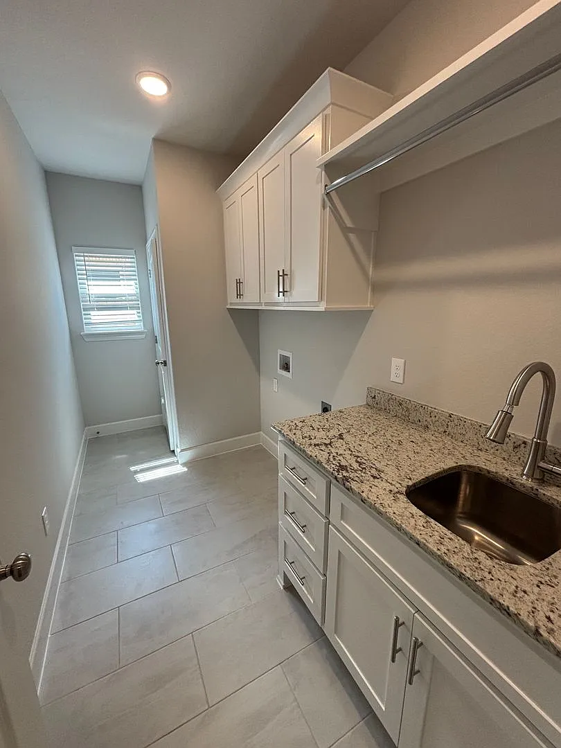 Brand New House!! Great Location!! — Photo 3