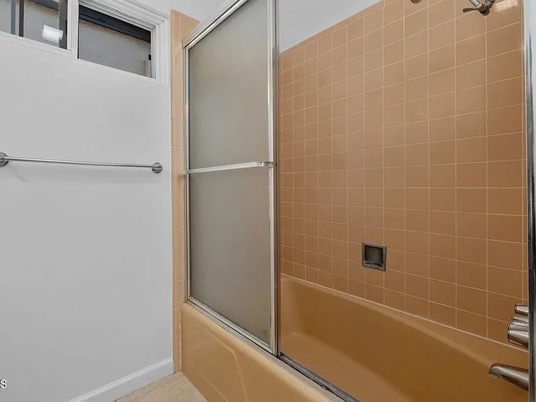 385 Cliff Dr #8 — Photo 31