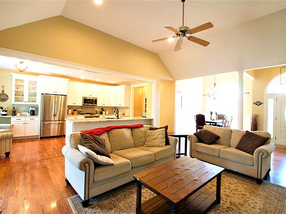 5th image of 165 Kingswood Dr