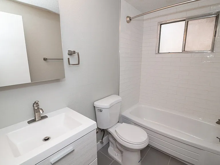 758 Clarkson — Photo 21