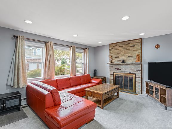 2nd image of 565 Center St