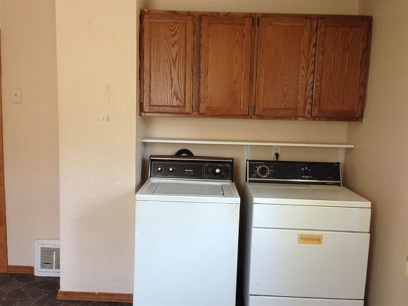 2nd image of 107 Poplar St