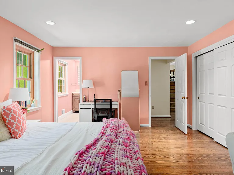644 Robinson Ln — Photo 38