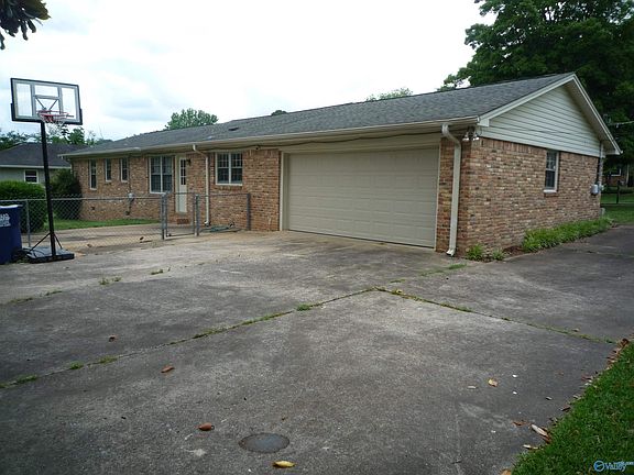 3rd image of 9703 Dortmund Dr SE