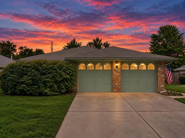 413 NW Sherwood Dr, Blue Springs, MO 64014