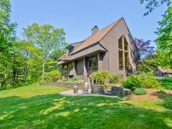452 S Shelburne Rd, Greenfield, MA 01301