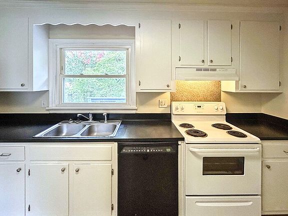 4th image of 8064 Lynmar Ln