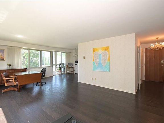 4th image of 12520 Edgewater Dr APT 305