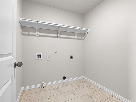 5th image of 6219 Roby Dr