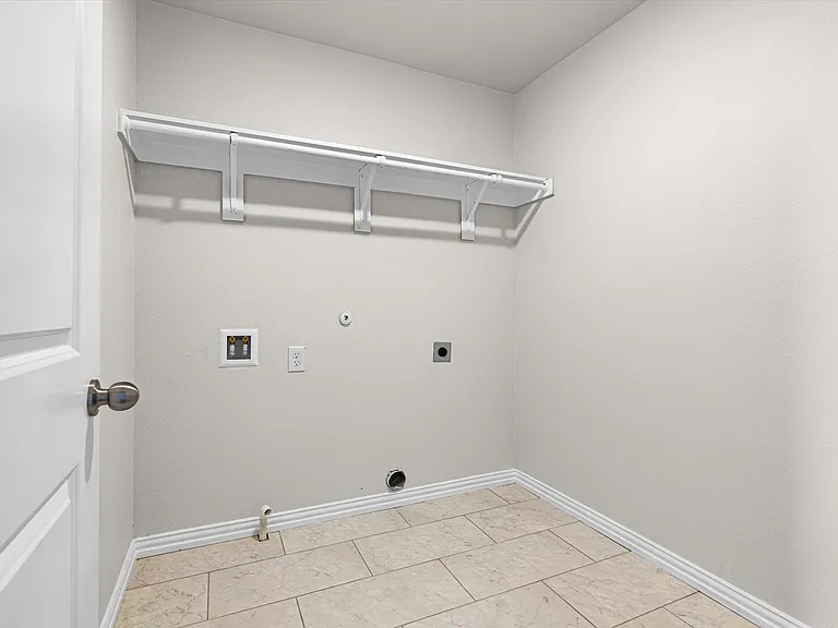 6215 Roby Dr — Photo 23