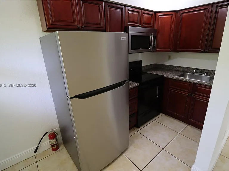 1341 NE 5th Ter #3 — Photo 34