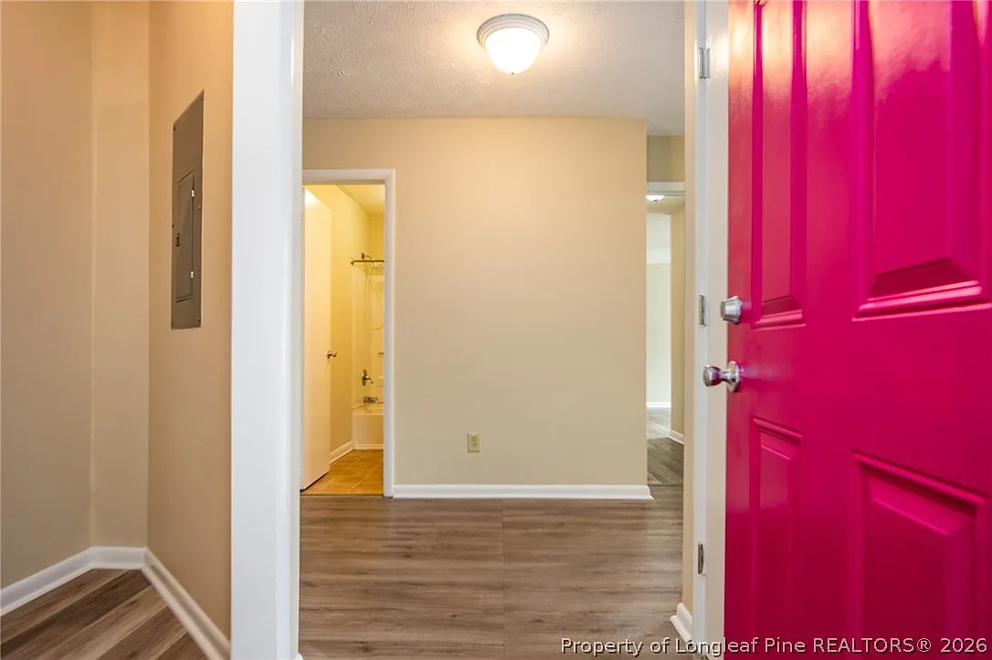 3 bed, 2.0 bath, 1208 sqft, $1,300 — Photo 2