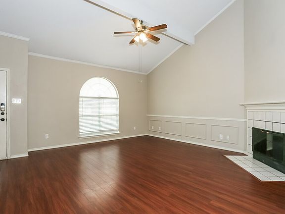 4th image of 401 Meadow St
